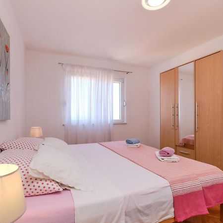 Sea View Apartment Sandra In מאלי לוסיניי מראה חיצוני תמונה